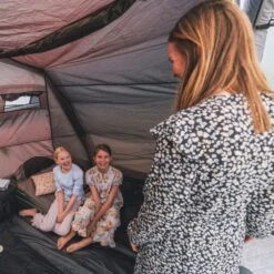 Outwell Tennessee 7 Air Tent (2025) 28 Outwell Tennessee 7 Air Tent (2025) -OUTDOOR WORLD GEAR 111471 tennessee 7 air feature photo12