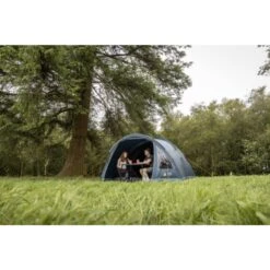 Vango Tahoe 500 Tent (2025) 27 Vango Tahoe 500 Tent (2025) -OUTDOOR WORLD GEAR tahoe 500 lifestyle low 6